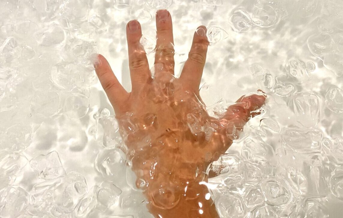 You are currently viewing What Is The Science Behind Ice Baths? 