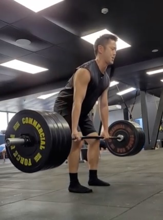 athlete doing a deadlift movement in the gym